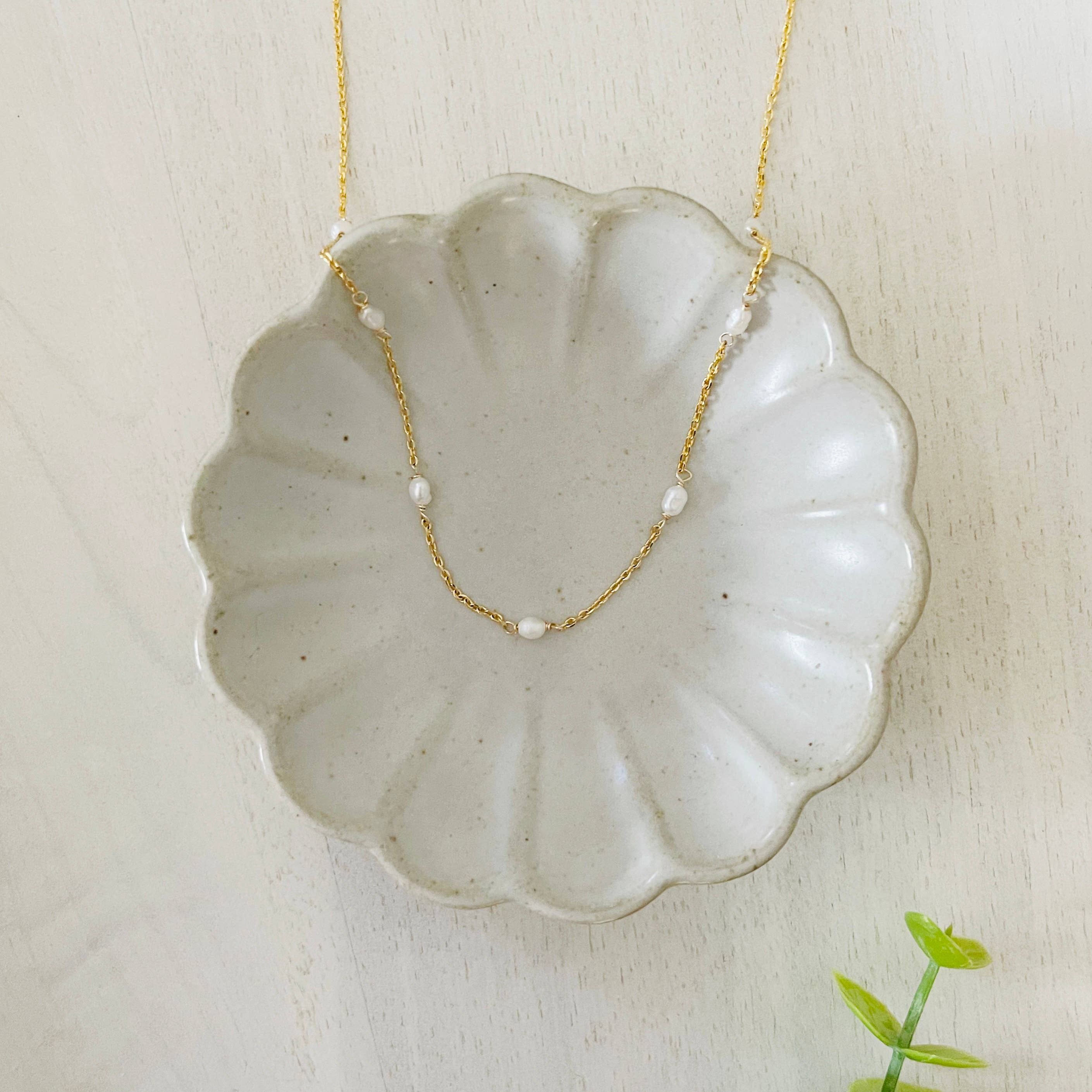 Aspen minimalist pearls necklace