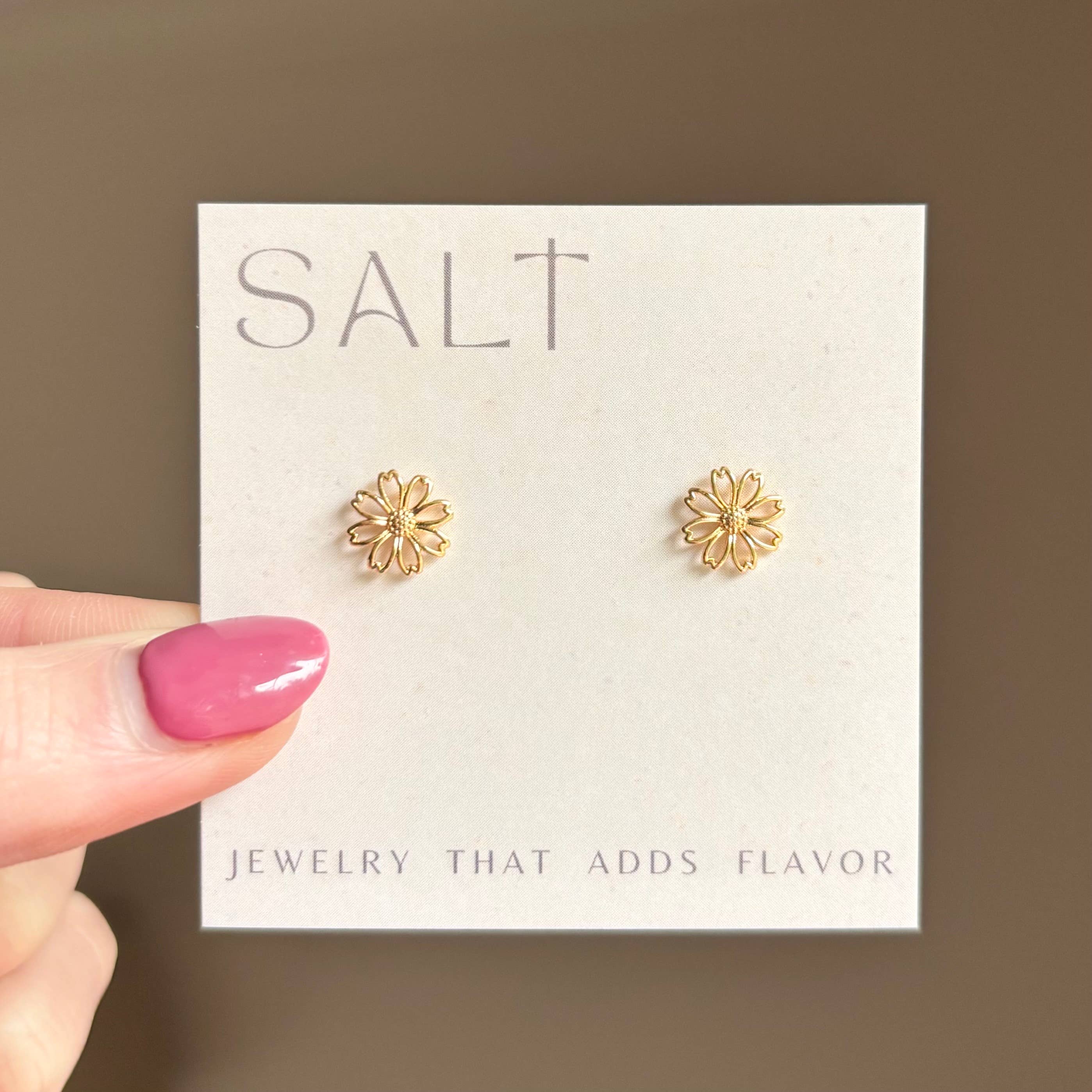 DAISY OUTLINE STUDS | gold | dainty flower post earrings