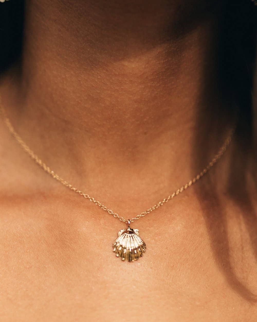 Golden Sunrise Small Shell necklace