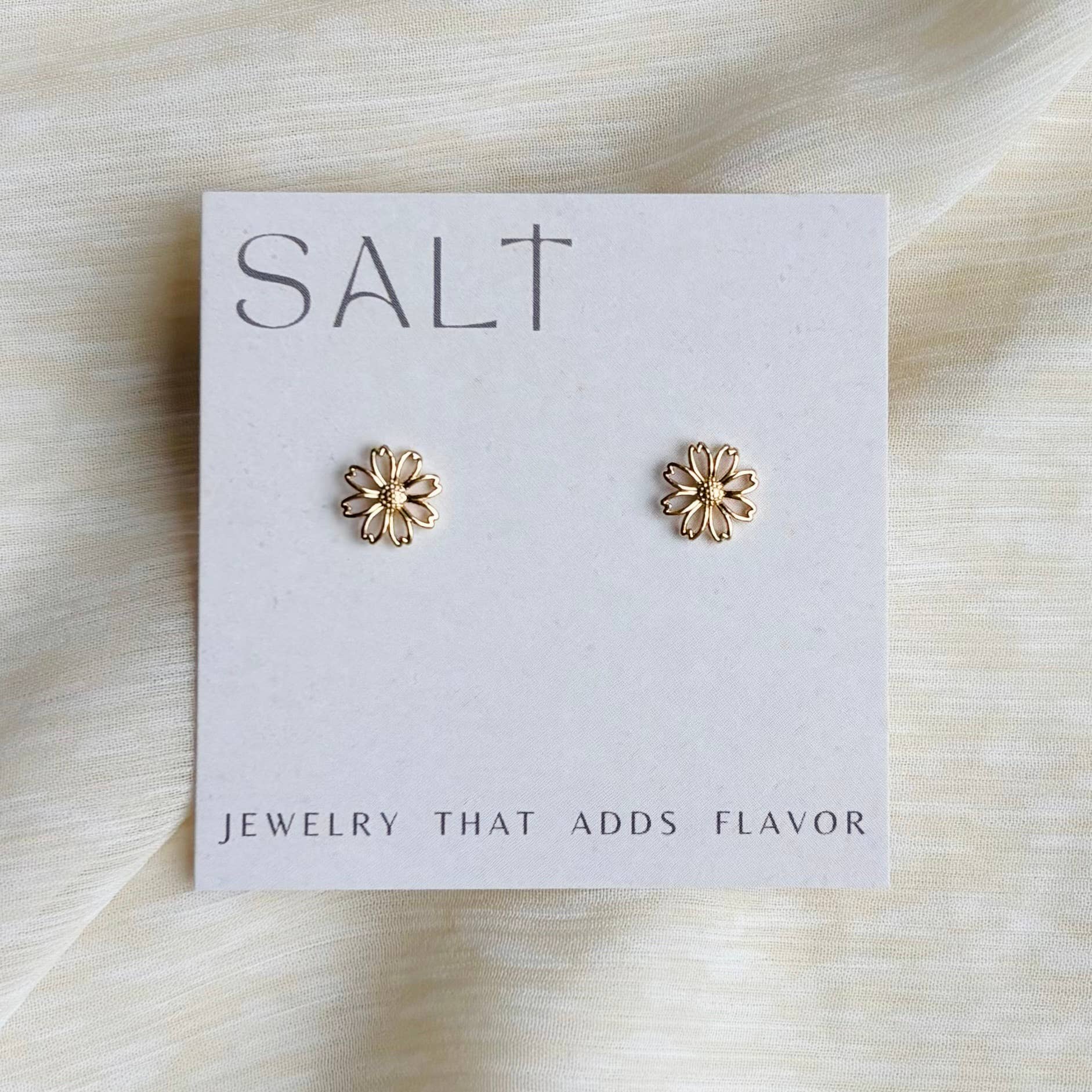DAISY OUTLINE STUDS | gold | dainty flower post earrings