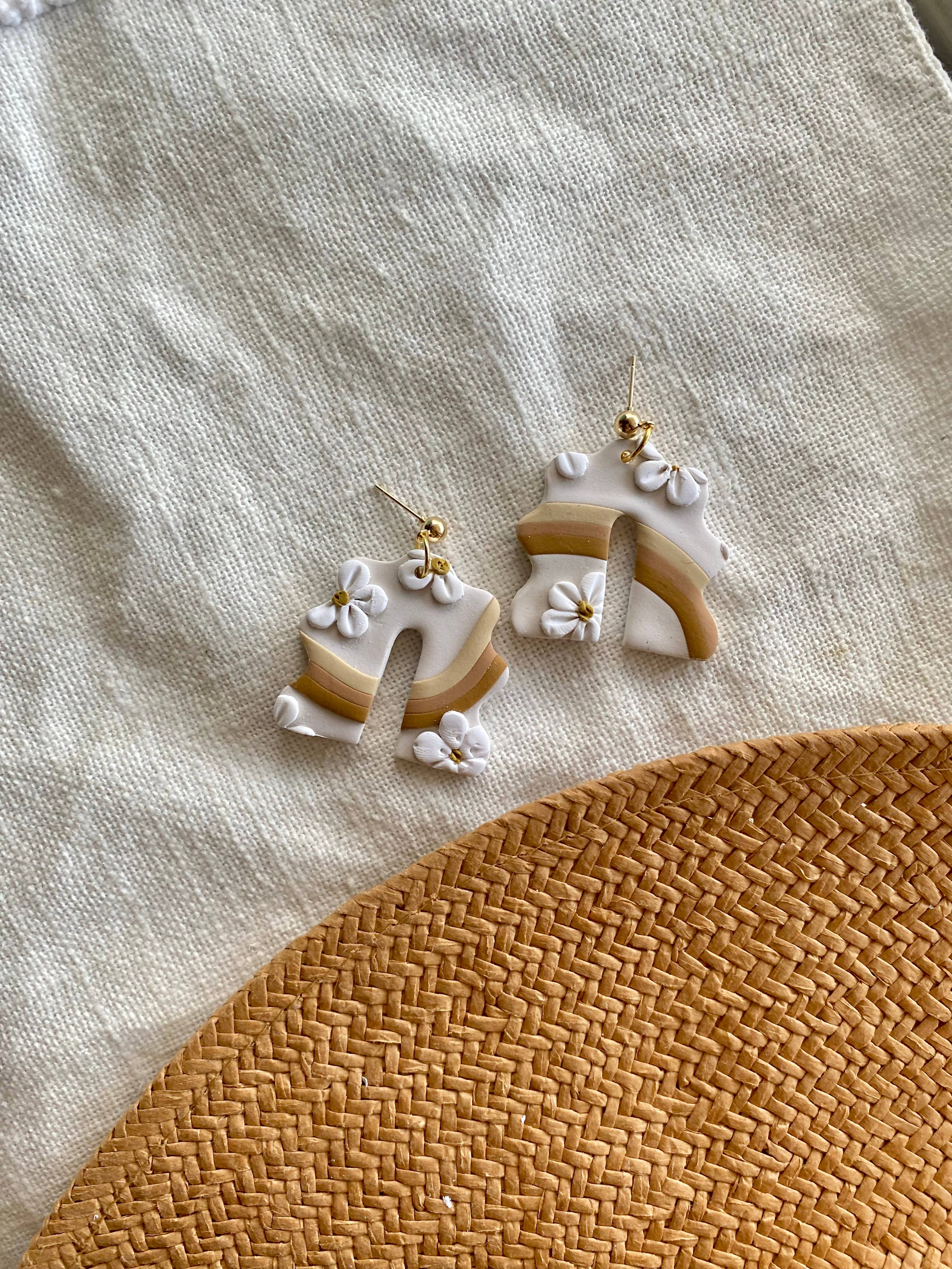 Retro squiggle arch earrings