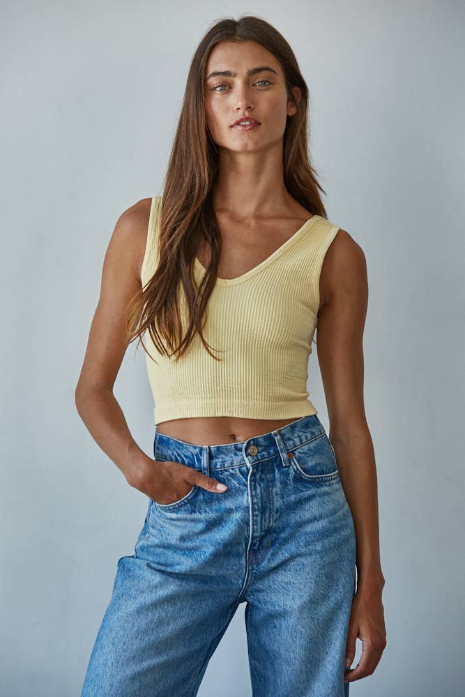 S1050N | Seamless Sleeveless UV Neck Reversible Tank Top