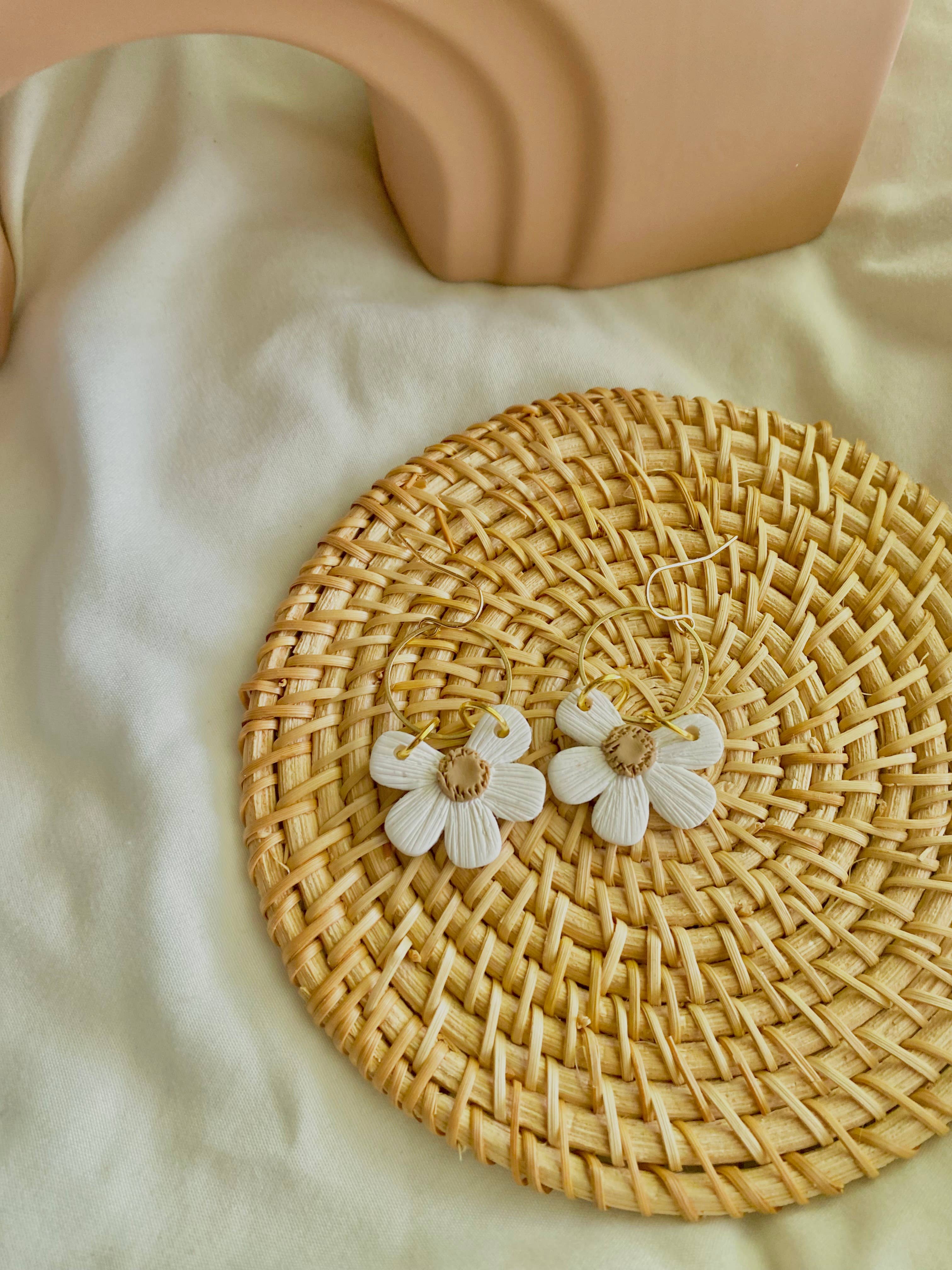 Daisy dangle drop earrings 